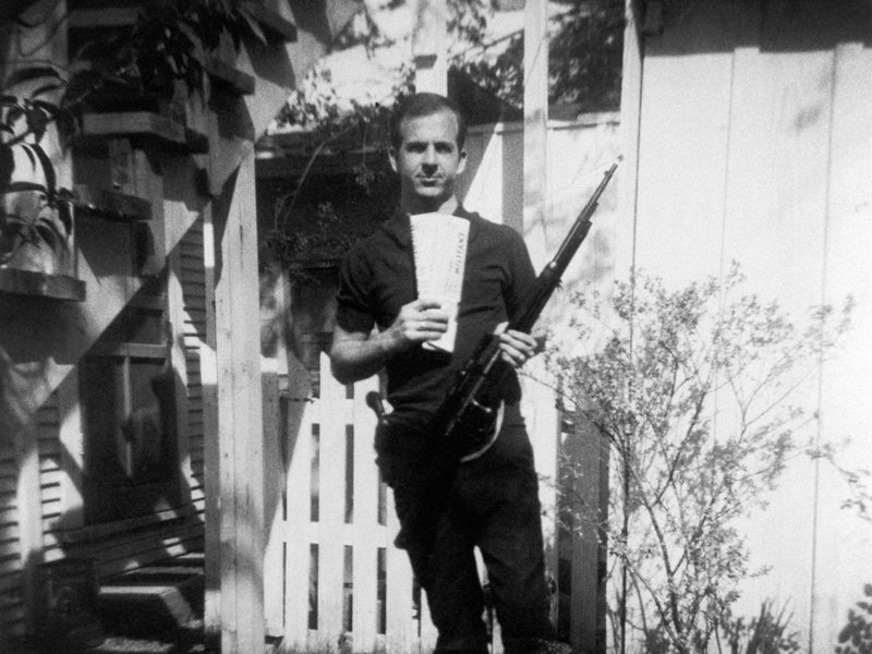 Illustration for article titled Researchers Finally Disproved a Conspiracy Theory About This Famous Lee Harvey Oswald Photo
